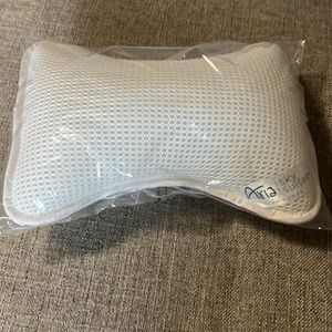 Aria | sky suites bath pillow